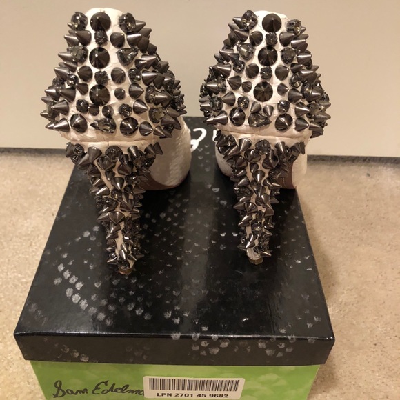 White open toe heels - Picture 3 of 5